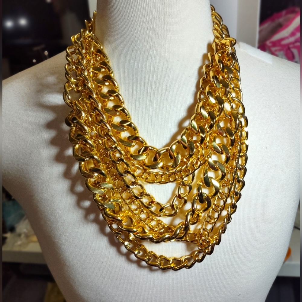 Elegant Statement Gold Layererd Chain Necklace NWOT